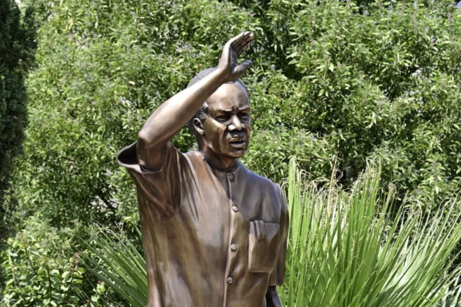 statue